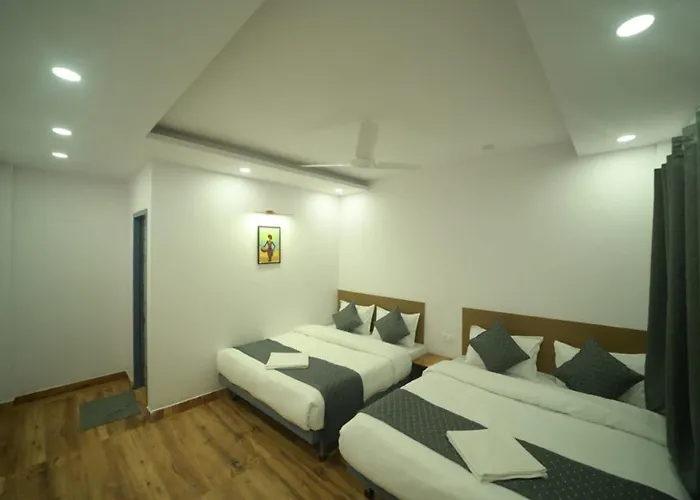 Ekonomický pokój s manželskou postelí velikosti king